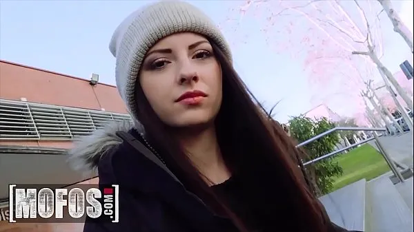 Stort Italian Teen (Rebecca Volpetti) Getting Her Ass Fucked In Public - MOFOS varmt rør
