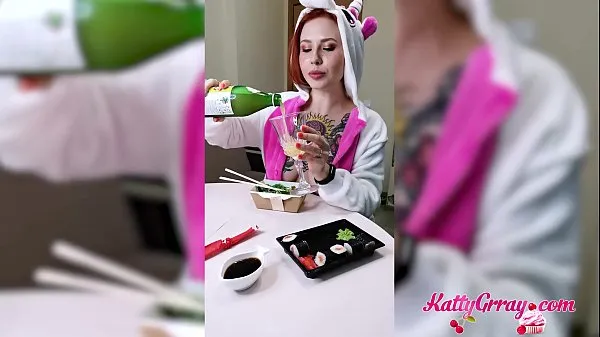 Big Hot Redhead Eating Roll and Demonstrate Perfect Boobs - Fetish warm Tube