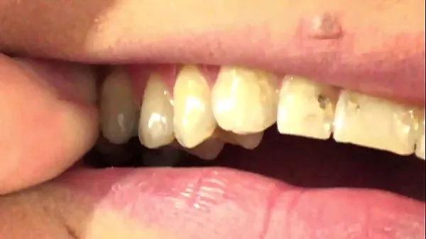 Μεγάλος Mouth Vore Close Up Of Fifi Foxx Eating Gummy Bears θερμός σωλήνας