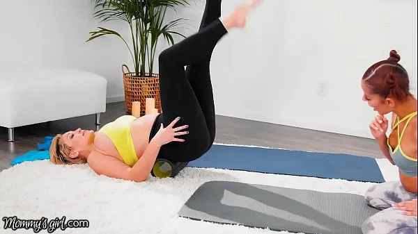 MommysGirl Vanna Bardot Has A Hardcore Fingering Yoga Training With Hot MILF Ryan Keely أنبوب دافئ كبير