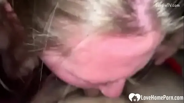 Horny girls share a dick Tiub hangat besar