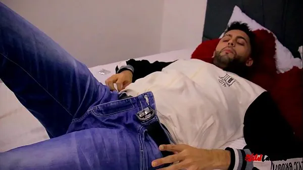 Büyük Camilo Jerking Off Inside A Condom, Filling It With Cum, And Then Eating His Cum From It sıcak Tüp