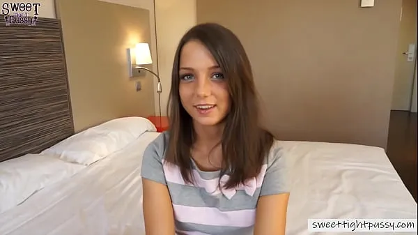 Stort Teen Babe First Anal Adventure Goes Really Rough varmt rør