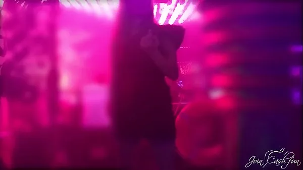 Slut Sensual Blowjob Stranger's Big Cock and Swallow Cum in Nightclub Toilet Tabung hangat yang besar