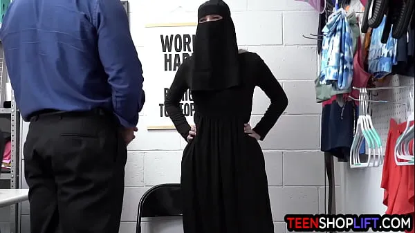 Veľká Muslim teen thief Delilah Day exposed and exploited after stealing teplá trubica