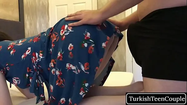 Velká Turkish Stepmom seduces her stepson and gets fucked teplá trubice