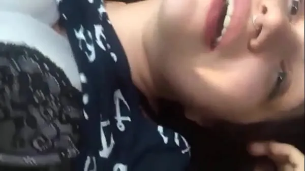 Nagy Beautiful teen girl fucks with a stranger in a car - Full video meleg cső