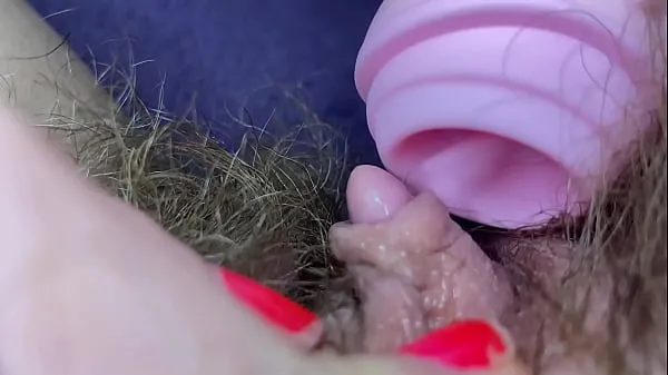 Stort Testing Pussy licking clit licker toy big clitoris hairy pussy in extreme closeup masturbation varmt rør