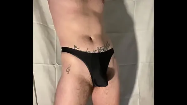 Ống ấm áp italian guy in thong shows cock lớn