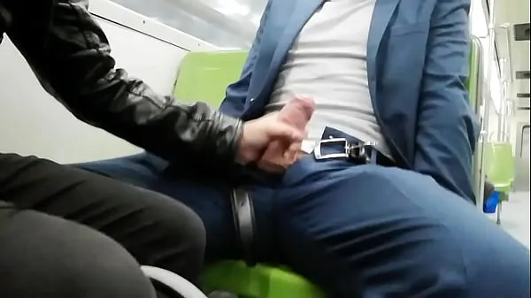Большая Круиз в метро со смущенным мальчиком теплая трубка