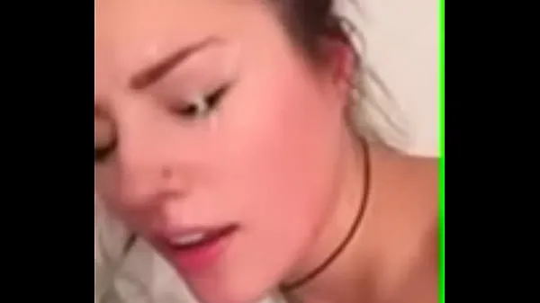 UK Teen Takes A Load On Her Face Tiub hangat besar