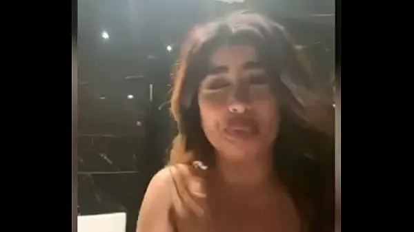 Ống ấm áp French Arab camgirl masturbating in a bathroom & spraying everywhere lớn