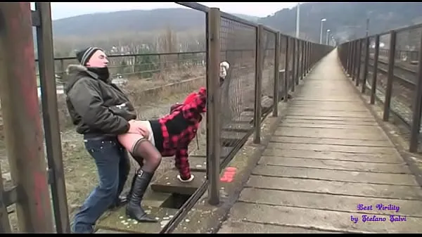 Velika Stepdad picks up stepdaughter from school and then fucks her on a bridge topla cev