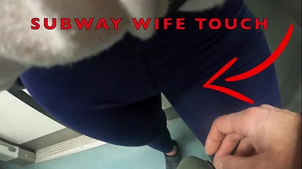 Suuri My Wife Let Older Unknown Man to Touch her Pussy Lips Over her Spandex Leggings in Subway lämmin putki
