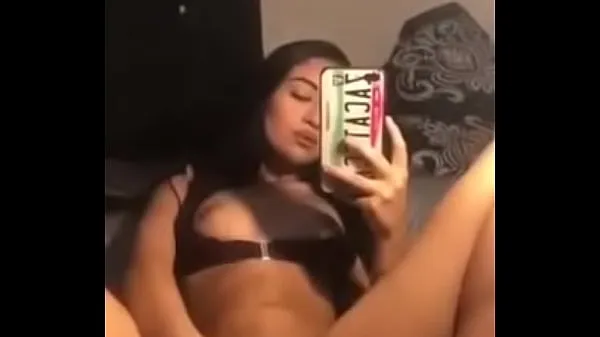 Stort Girl makes video fingering Herself in mirror varmt rør