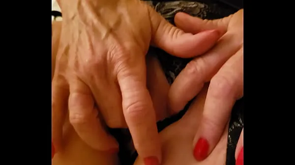Big POV of Smoothmilf69 using her fingers to reach a finger wetting orgasm warm Tube