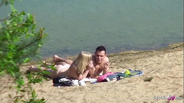 Real Teen Couple on German Beach Voyeur Fuck by Stranger أنبوب دافئ كبير