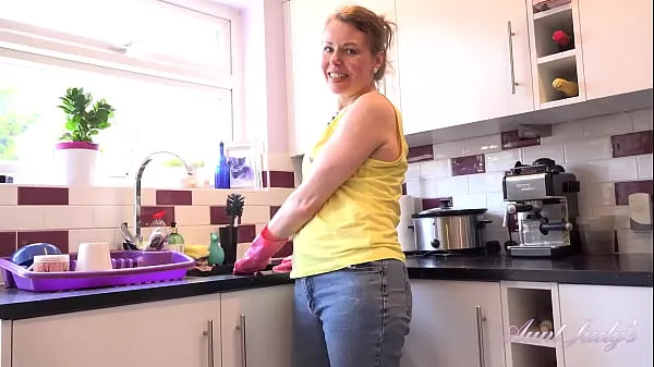 Grote AuntJudys - 46yo Natural FullBush Amateur MILF Alexia gives JOI in the Kitchen warme buis