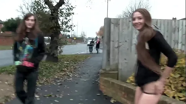 Velká Naughty brunette teen babe Leyla pissing outdoors teplá trubice