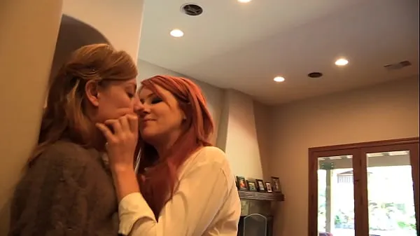 Suuri redhead MILF lesbian lämmin putki