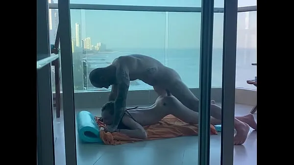 On a balcony in Cartagena, a young student gets her pretty little ass filled أنبوب دافئ كبير