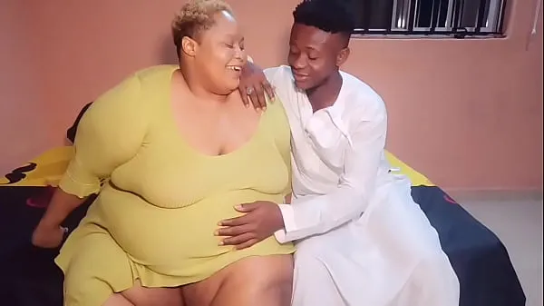 Ống ấm áp AfricanChikito Fat Juicy Pussy opens up like a GEYSER lớn