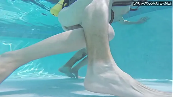 ใหญ่ Minnie Manga takes dick underwater ท่ออุ่น