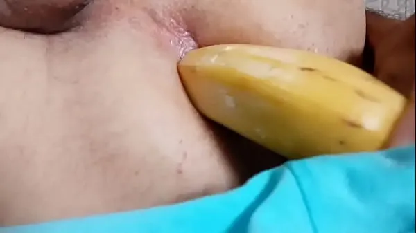 Nagy playing with banana meleg cső