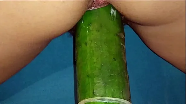 Stort I wanted to try a big and thick cock, we tried a cucumber and this happened ... Vaginal expedition part 2 (the cucumber varmt rør