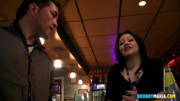 Velika A BRUNOYMARIA Stripper ends up fucking the bar waitress topla cev