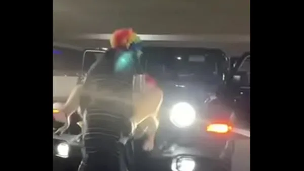 Velká Pink hair whore gets pounded on jeep teplá trubice