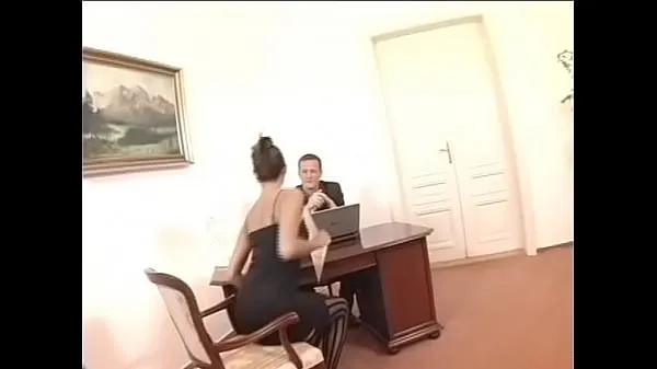 Cute brunette ass fucked on the table Tabung hangat yang besar