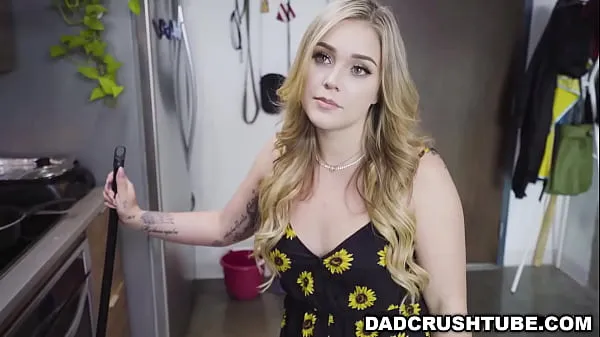 Ống ấm áp Naughty blonde babe Kali Roses fucks her stepdaddy in return for letting him take care of cleaning her apartment lớn