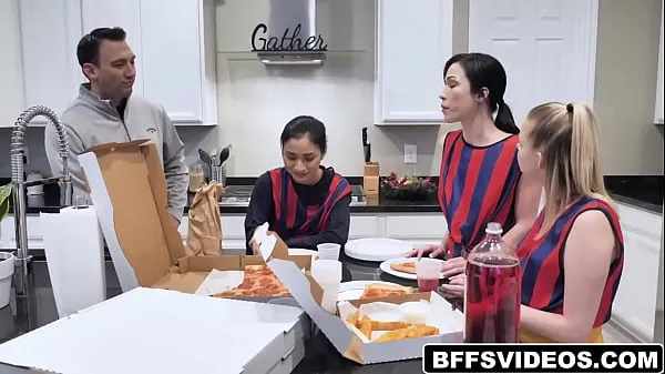Nagy Bobby is giving her players,Diana Coco and Avery a Pizza treat after a hard Practice. The girls also treated their coach with some FUCKING action meleg cső