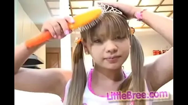 Little Bree gets naked and invites you to come see her vagina أنبوب دافئ كبير