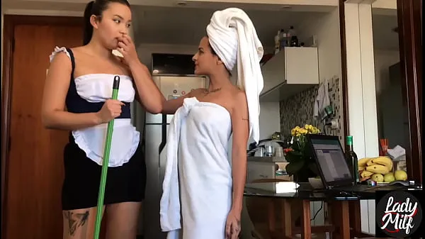 Ống ấm áp He forgot I was in the shower and tried to fuck the maid, look what happened lớn