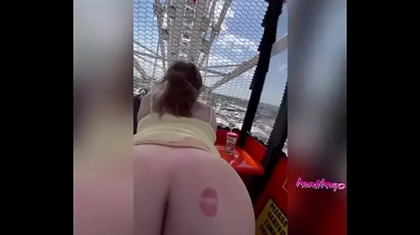 Grote Slut get fucks in public on the Ferris wheel warme buis