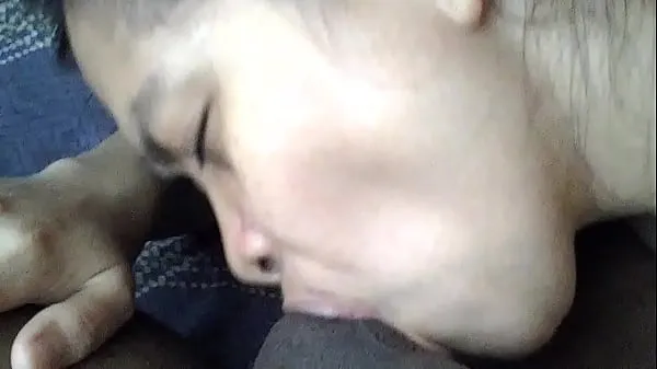 Velká Asian wife ball sucking on her Master's balls to make him cum down her throat so she can swallow her prize teplá trubice
