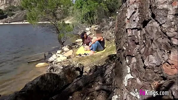 Suuri VOYEUR FUCK: Filming an amateur couple outdoors lämmin putki