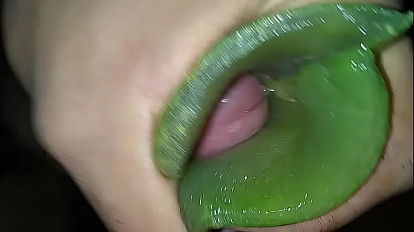 Grande Rich masturbation with aloe leaves tubo quente