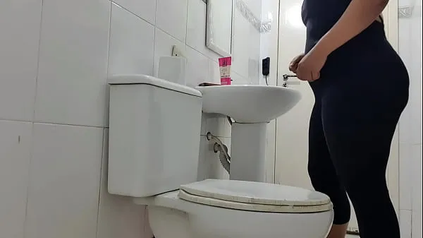 Dental clinic employee was arrested for placing camera in women's restroom. See if she's not your family Tabung hangat yang besar