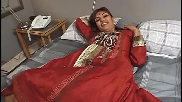 ใหญ่ Indian girl is doing her first porn casting and gets her face completely covered with sperm ท่ออุ่น