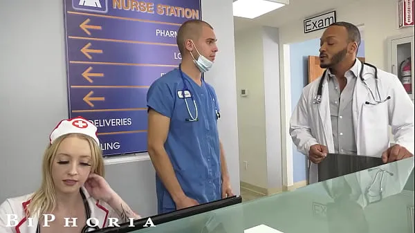 Stort BiPhoria - Nurse Catches Doctors Fucking Then Joins In varmt rör