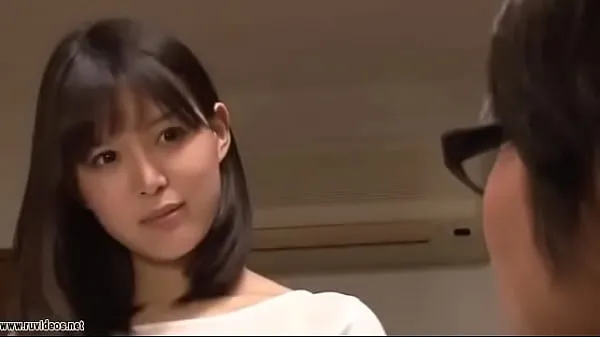 Große Sexy japanische Schwester will fickenwarme Röhre
