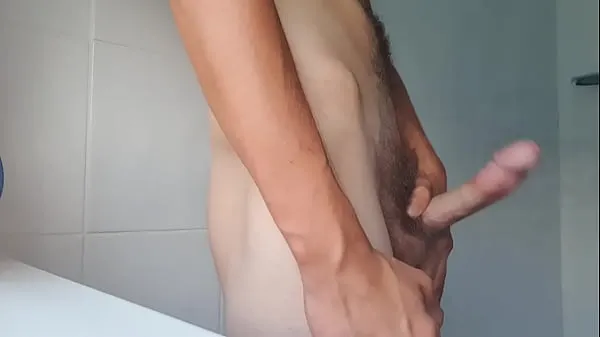 I got caught masturbating in the bath after watching porn, he was not happy with me. Sexy amature twink Tabung hangat yang besar