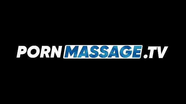 Ống ấm áp Lesbian Babes Plays With Her Big Natural Boobs in a Oily Massage | PornMassageTV lớn