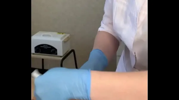 큰 The patient CUM powerfully during the examination procedure in the doctor's hands 따뜻한 튜브