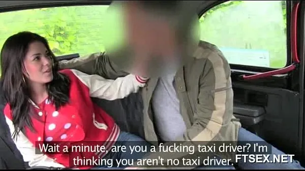 Μεγάλος Brunette babe doesn't want to pay the taxi driver θερμός σωλήνας