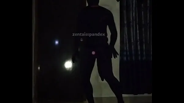 Stort Zentai horror porn dark night dog penis varmt rör