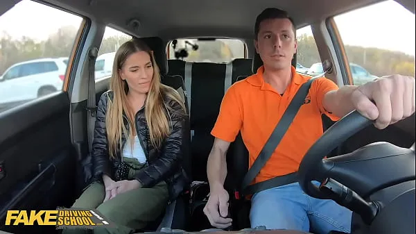 Grote FakeDrivingSchool Backseat Fuck for Eveline Dellai After Breakdown warme buis
